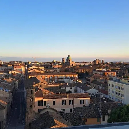 Apartment Panoramic Over Center