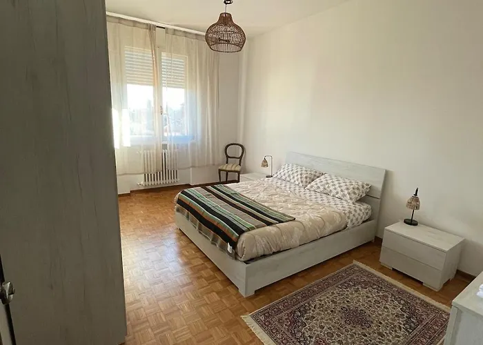 Apartment Panoramic Over Center